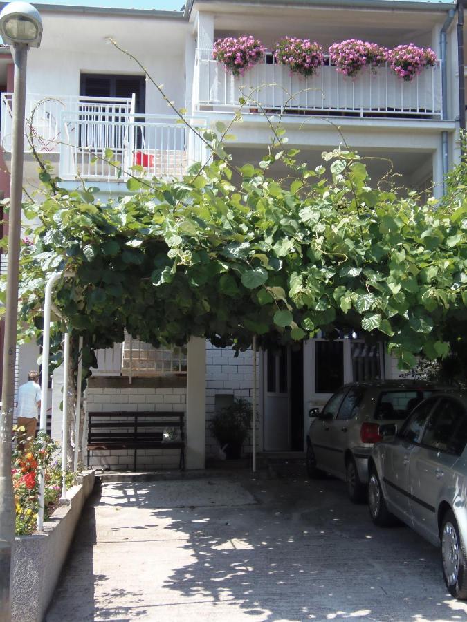 拉娜公寓酒店 普拉 外观 照片